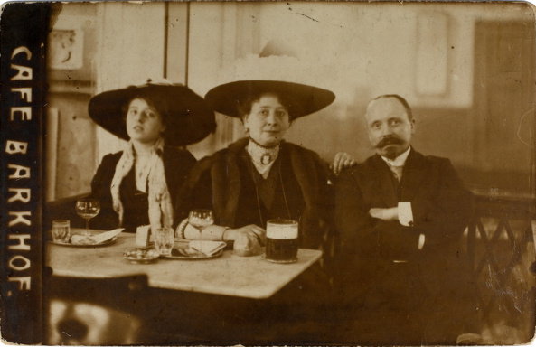 im Café und Wirtshaus