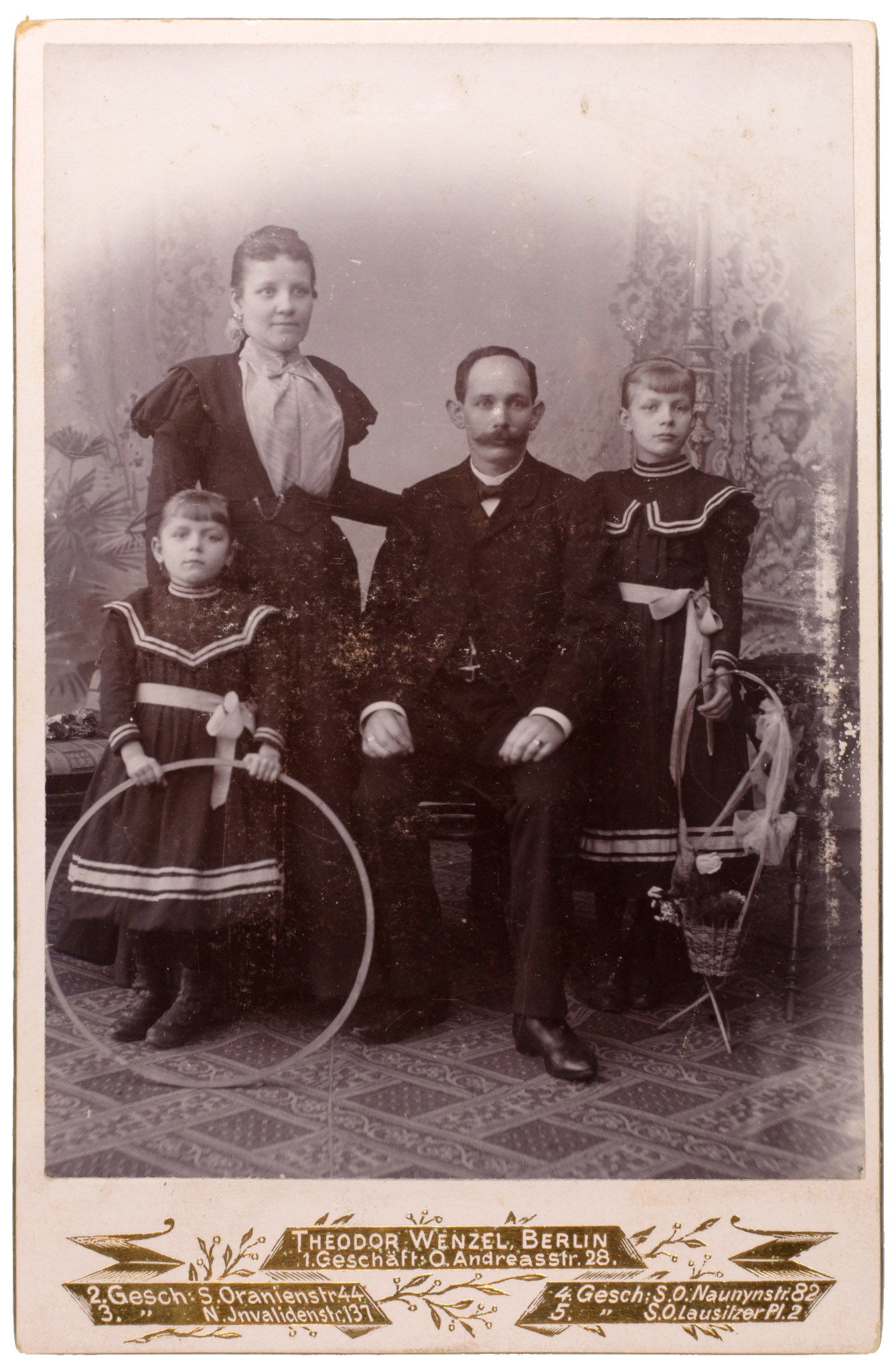Familienporträt aus dem Atelier Theodor Wenzel in Berlin