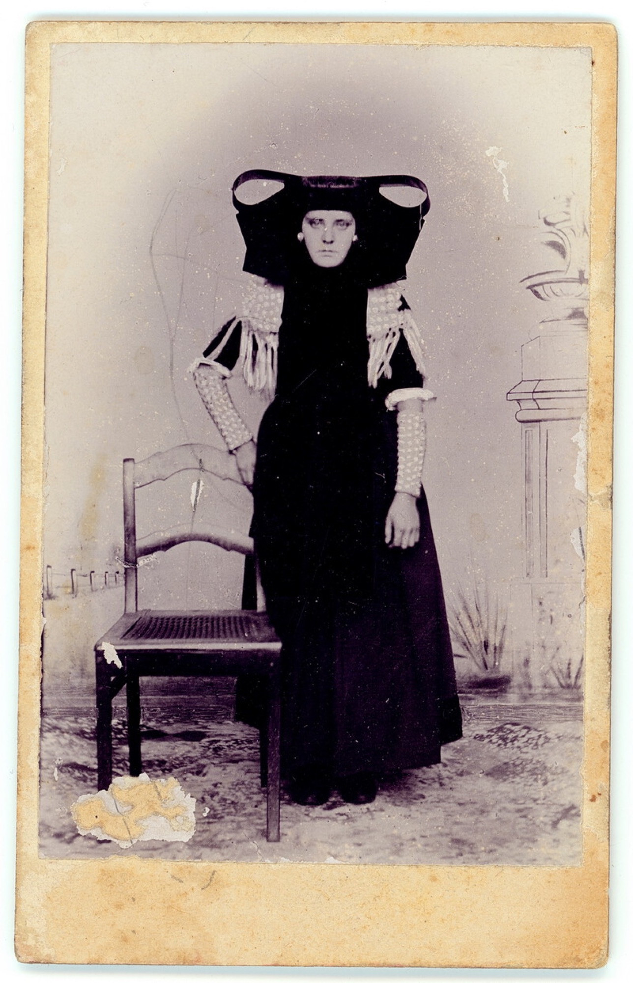 Frau in Tracht
aus dem Atelier Emma Goldstein