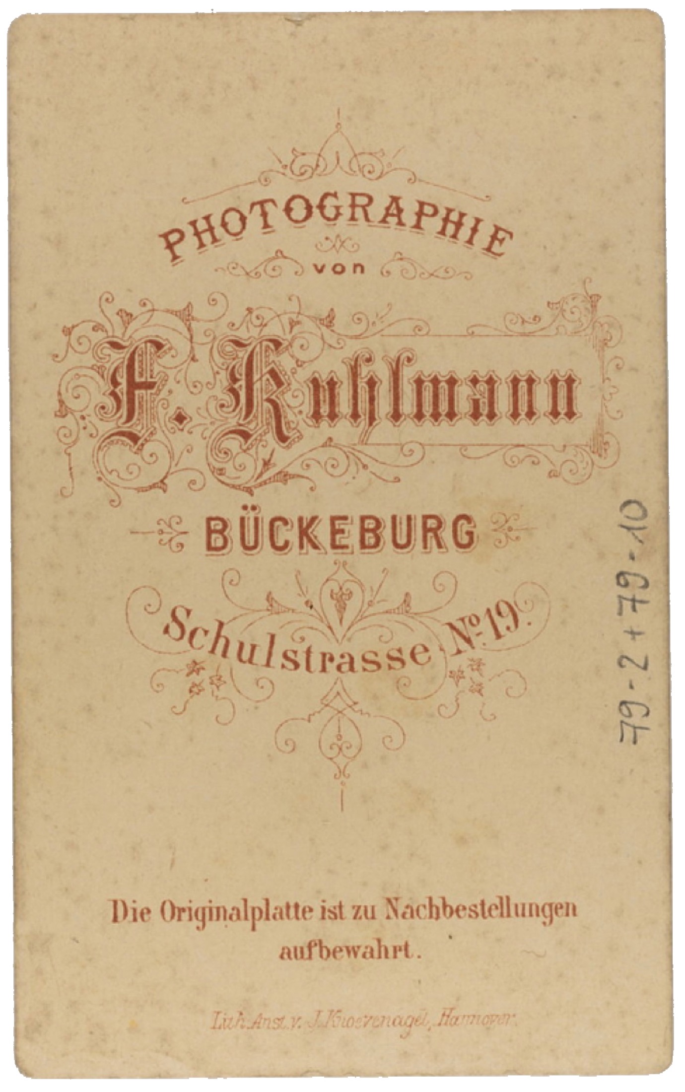 Rückseite der Atelierkarte von F. Kuhlmann mit
Adresse Schulstraße 19 und Hinweis auf die aufbewahrte
Originalplatte